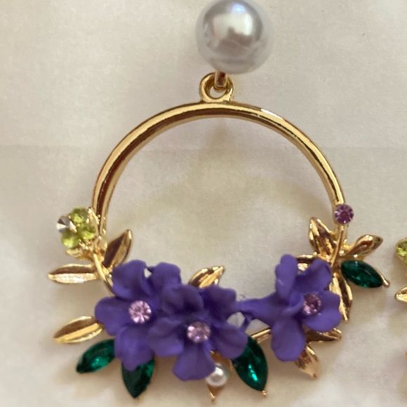 Purple floral pearl gold earrings - Picture 4 of 8
